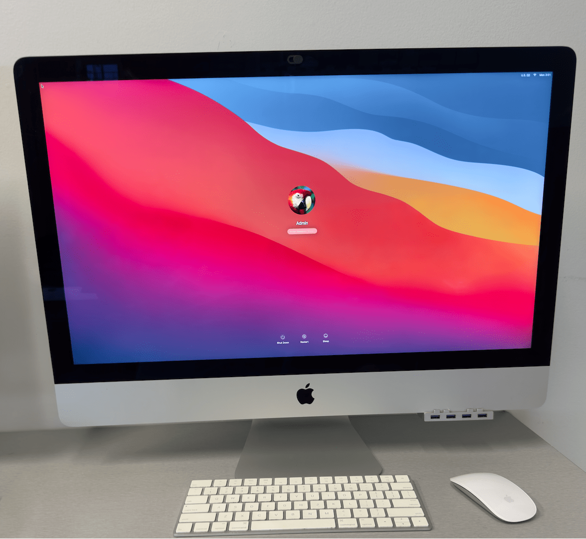 iMac ( Retina 5K, 27-inch) – front view with keyboard and mouse